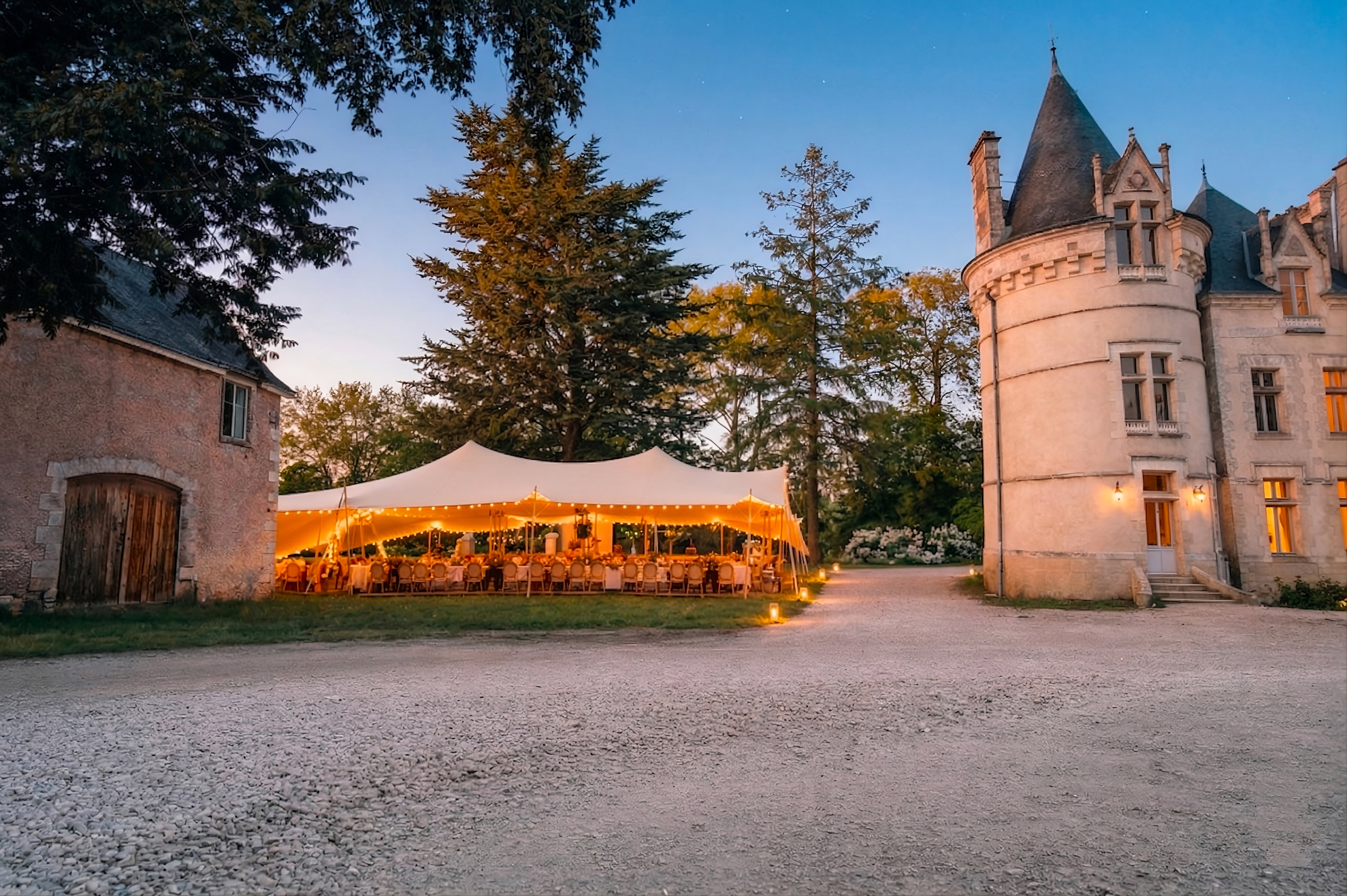 Tente de réception au Château pour mariage en Vendée
